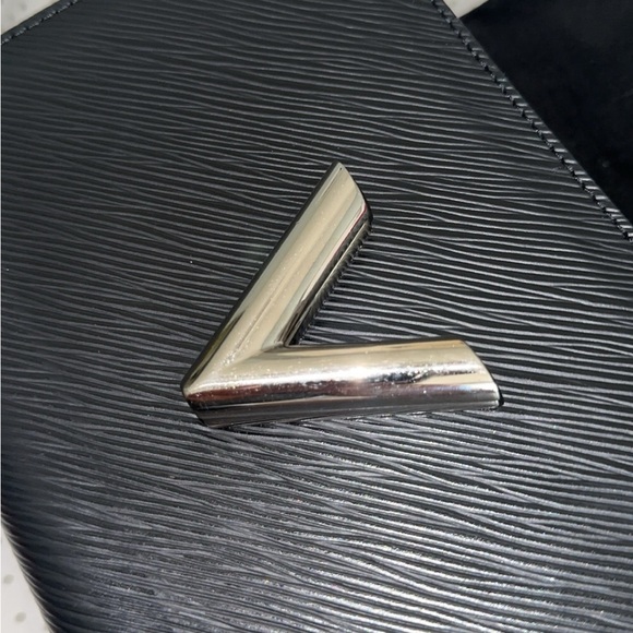 Louis Vuitton Twist MM - Picture 6 of 10